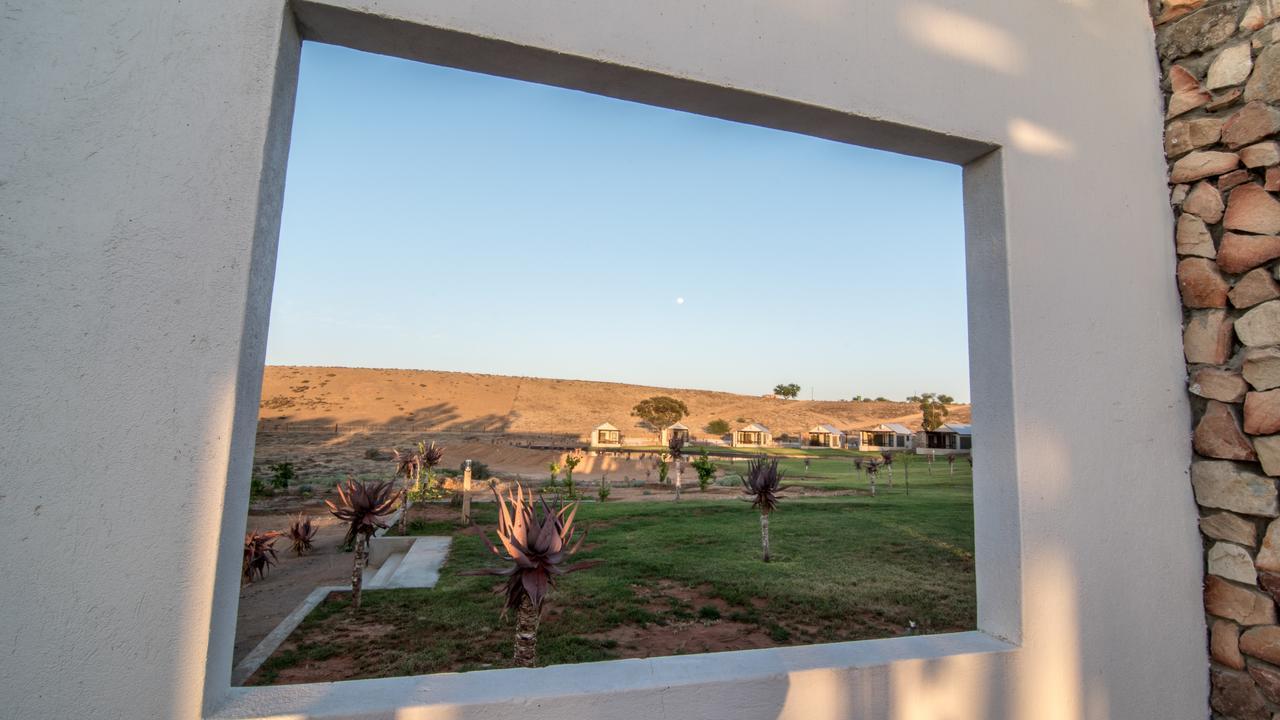 Letsatsi Lodge Vanrhynsdorp Eksteriør billede